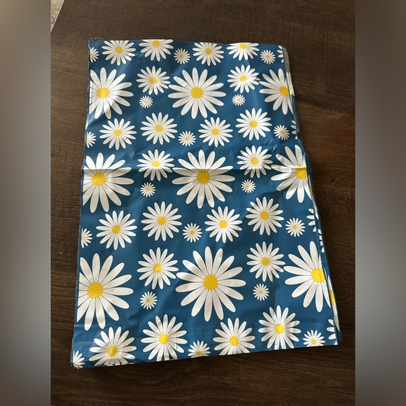 Daisy 10 Polymailers 10 x 13 - Picture 2 of 3